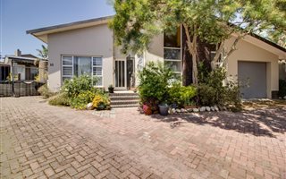 3 Bedroom House in Protea Heights