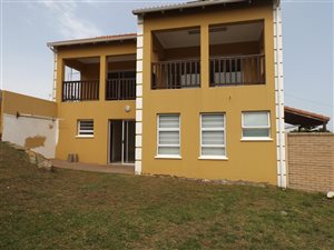 3 Bed Townhouse in Beacon Bay