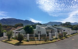 4 Bedroom House in Bergvliet
