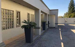 327 m² Commercial space in Bedfordview