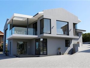 4 Bed House in Mossel Bay Golf Estate