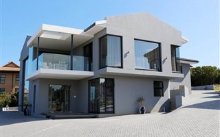 4 Bedroom House in Mossel Bay Golf Estate