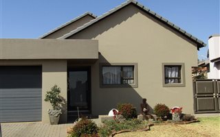 3 Bedroom House in Silver Lakes