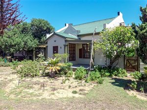 4 Bed House in Stilbaai