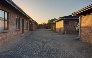 3 Bedroom Simplex in Birdswood