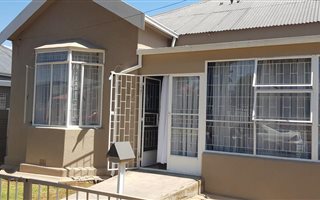 2 Bedroom House in Krugersdorp West