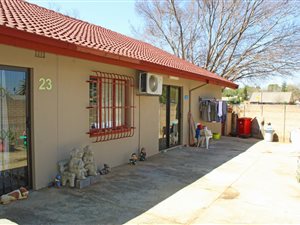2 Bed Garden Cottage in Brackendowns