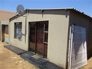 2 Bedroom House in Thulani