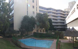 3 Bedroom Apartment in Melrose