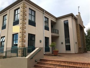 300 m² Office Space in Broadacres