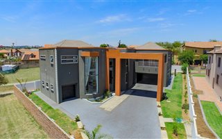 4 Bedroom House in Valleyview Estate