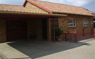 2 Bedroom Townhouse in Riversdale