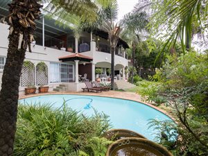 8 Bed House in Waterkloof Ridge