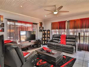 4 Bed House in Rooihuiskraal