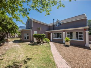4 Bed House in Land en Zeezicht