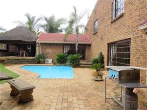 6 Bed House in Blue Gill