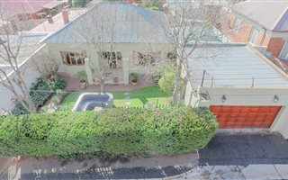 3 Bedroom House in Kensington