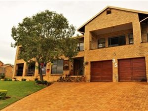 6 Bed House in Buffelspoort