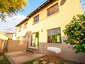 3 Bed Duplex in Mooikloof Equestrian Estate