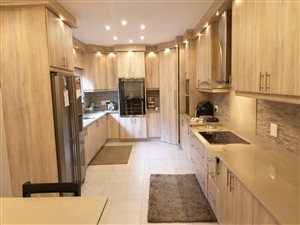 7 Bed House in Silverglen