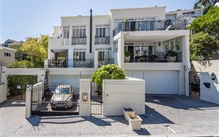4 Bedroom Townhouse in Camps Bay