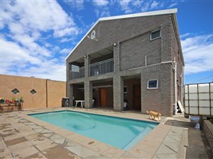 4 Bed House in Strandfontein