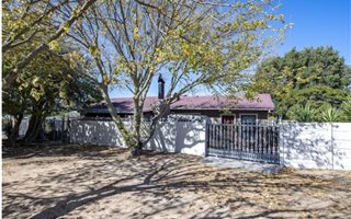 1 Bedroom Garden Cottage in Bellair
