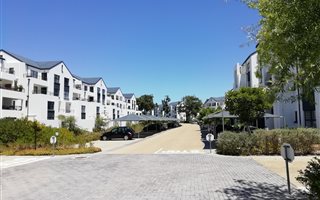 3 Bedroom Apartment in Somerset West Central