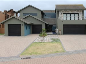 4 Bed House in Herolds Bay