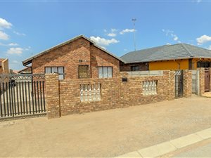 3 Bed House in Tsakane