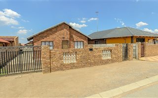 3 Bedroom House in Tsakane