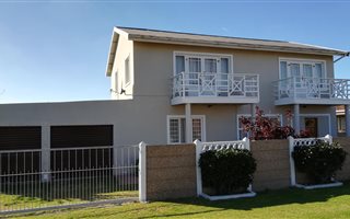 4 Bedroom House in Aston Bay