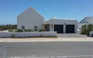 3 Bedroom House in Dwarskersbos