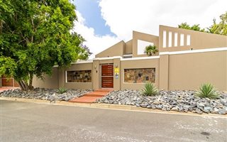 4 Bedroom House in Protea Valley