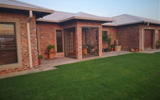 3 Bedroom House in Grimbeek Park