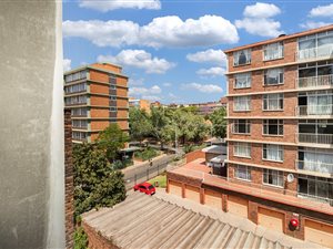 4.5 Bed Apartment in Sunnyside