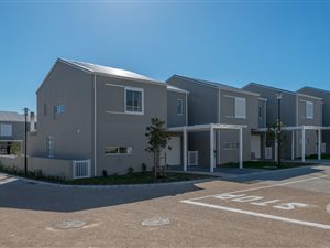 3 Bed House in Somerset Lakes