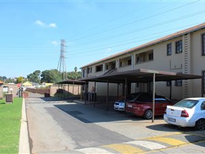2 Bed Apartment in Roodepoort West