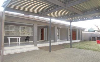 10 Bedroom House in Park West
