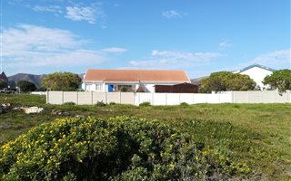 518 m² Land available in Perlemoenbaai