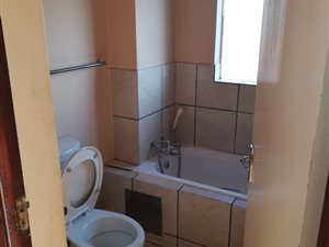 1 Bed Flat in Lotus Gardens