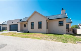 3 Bedroom House in Kraaibosch