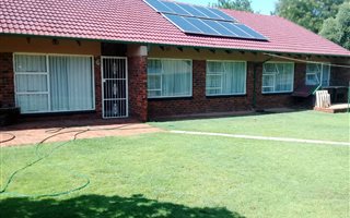 3 Bedroom House in Clayville East