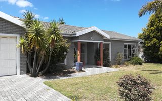 3 Bedroom House in Sonstraal Heights