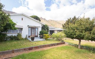 3 Bedroom House in Mountainside