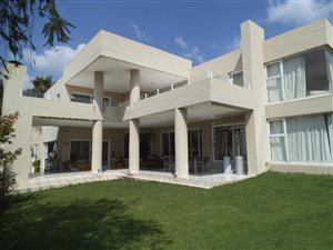 5 Bed House in Dainfern Golf Estate