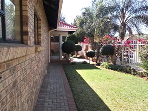 3 Bed House in Royldene