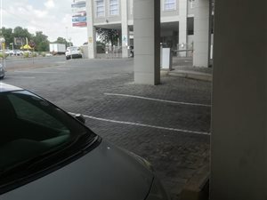 581 m² Commercial space in Kensington B