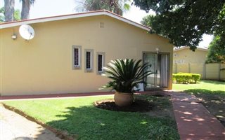 3 Bedroom House in Oos-Einde