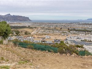 761 m² Land available in Dennegeur